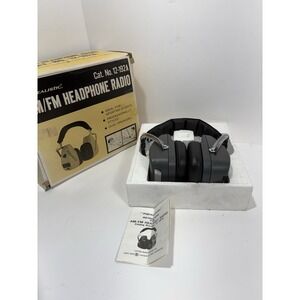 Vintage Realistic Twin Speaker AM/FM Headphone Radio. Model 12-192A w/Box
